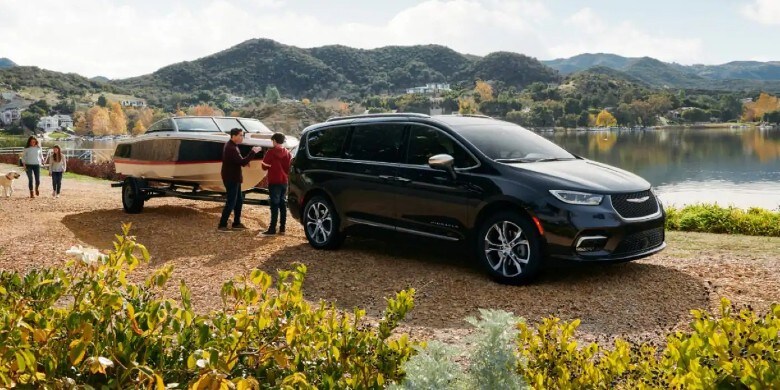 2023 Chrysler Pacifica towing a boat.jpg