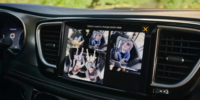 Tech in the 2023 Chrysler Pacifica.jpg
