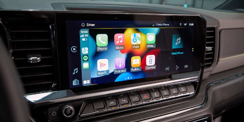 Interior tech in the 2023 Chevy Silverado 1500.jpg