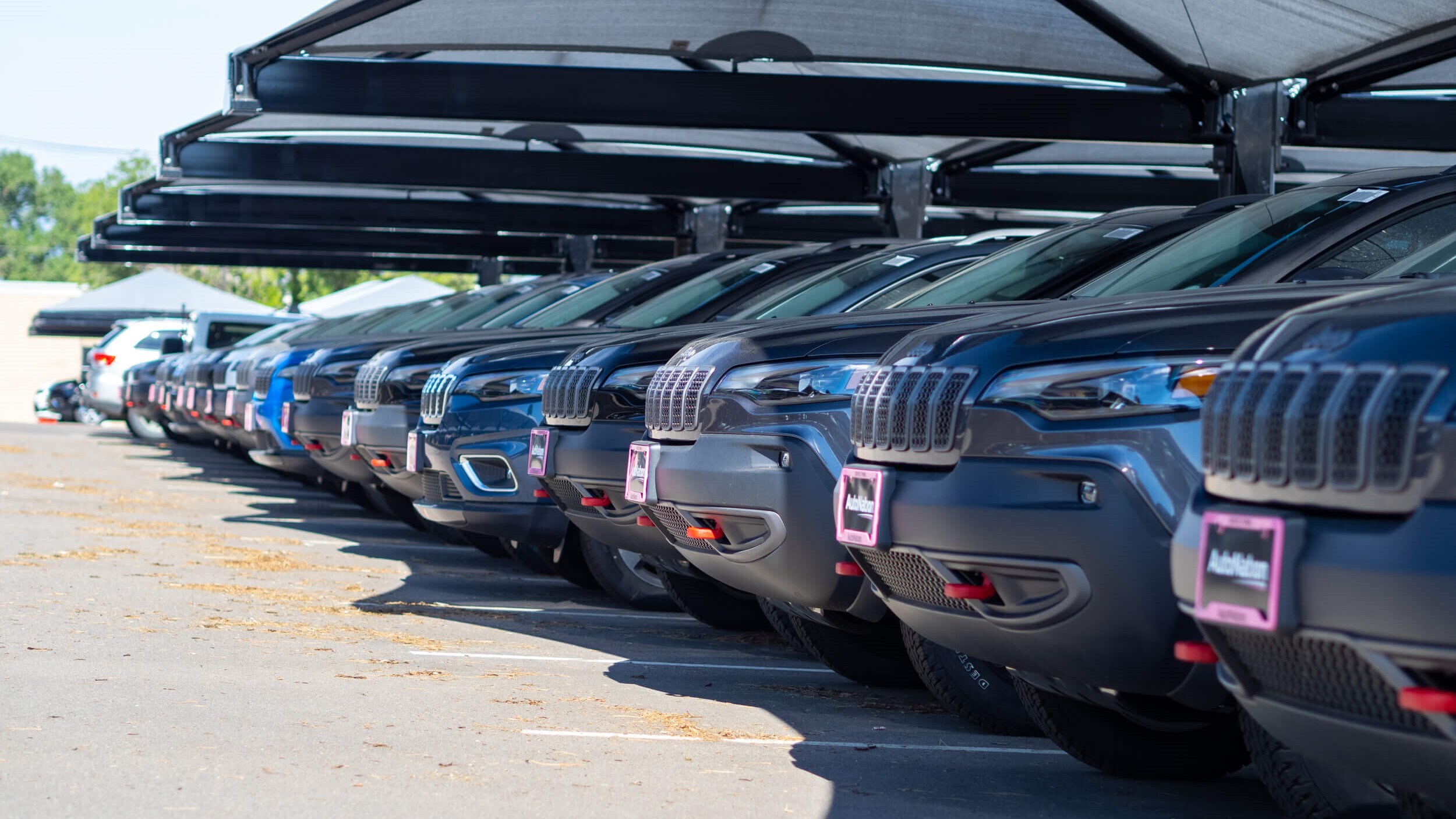 Come by today to our beautiful Autonation Chrysler Jeep Broadway location