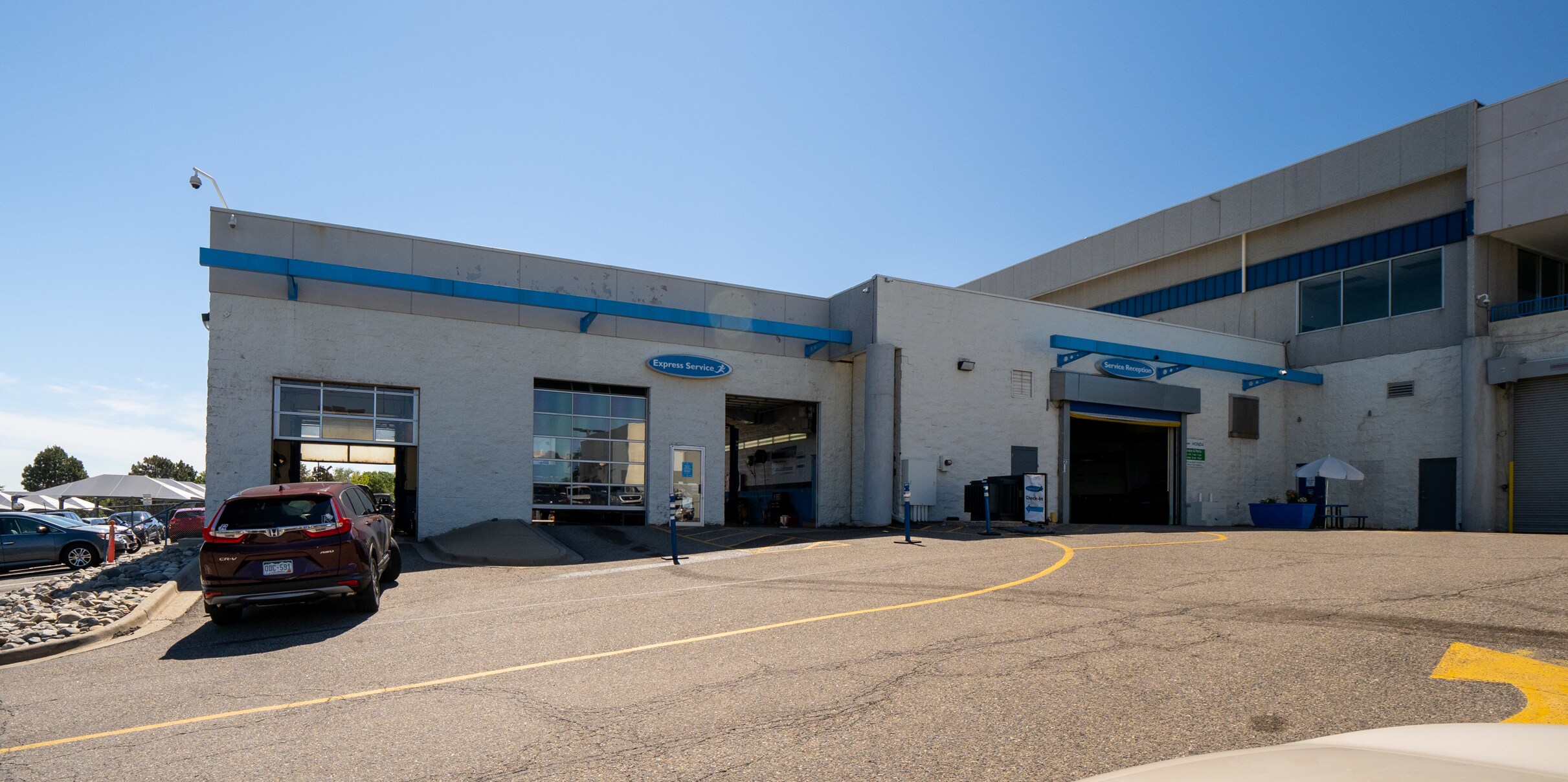 AutoNation Honda 104 service center Exterior view of AutoNation Honda 104