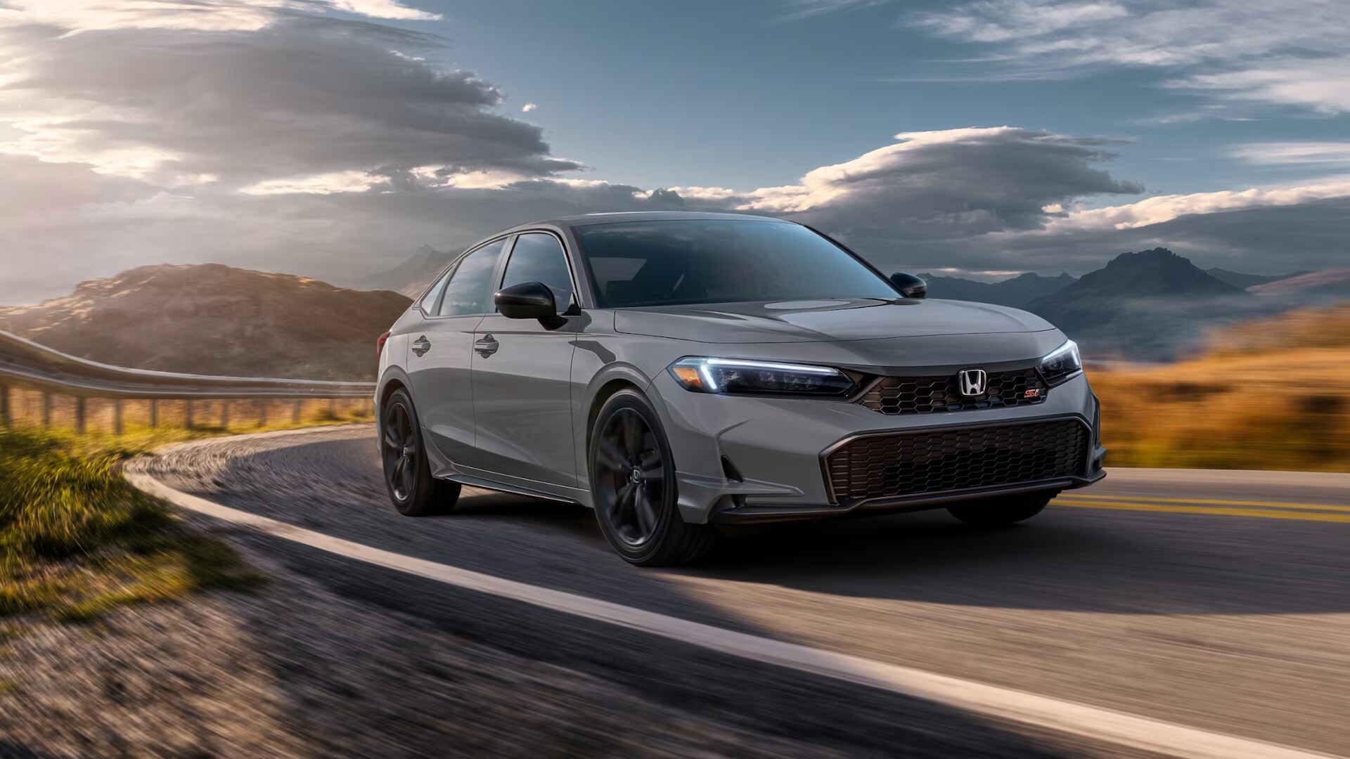 Learn about the specs features and configurations of the Honda Civic Si Honda Civic Si in Platinum White