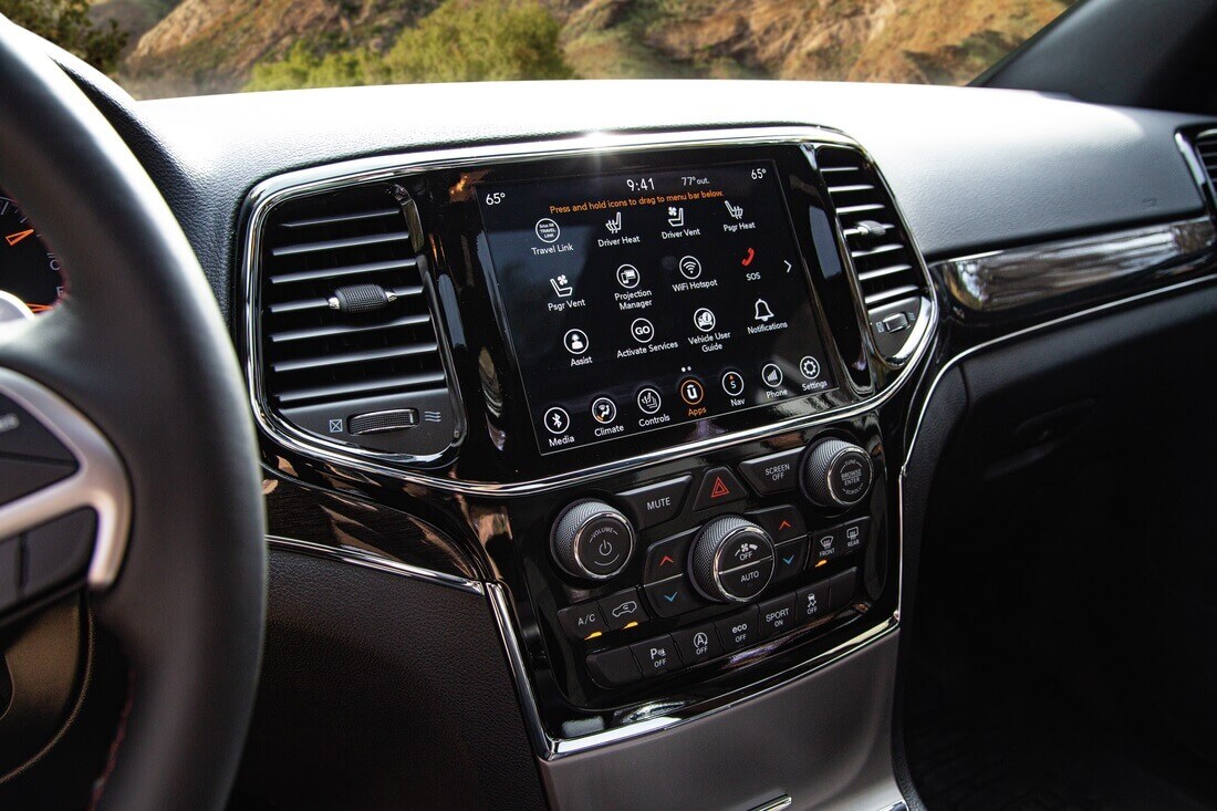 2023 Jeep Cherokee vs. 2023 Ford Explorer: Interior Technology