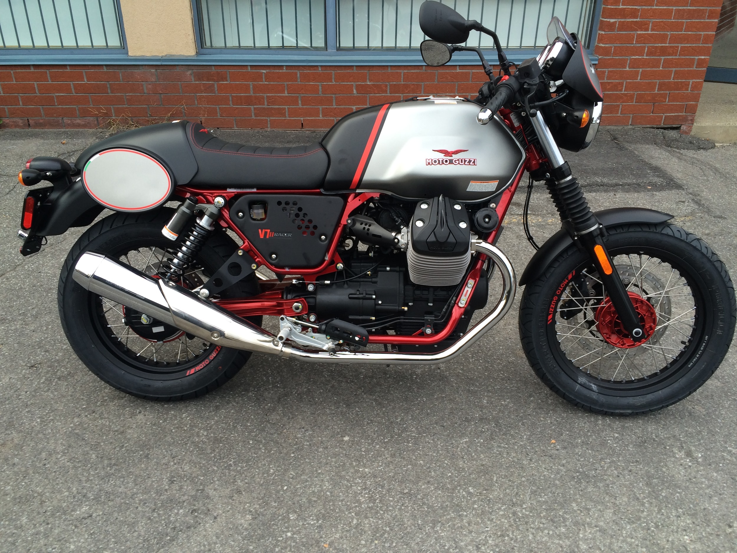 Cafe Racer Cadre Rouge Cafe Racer Cadre Rouge