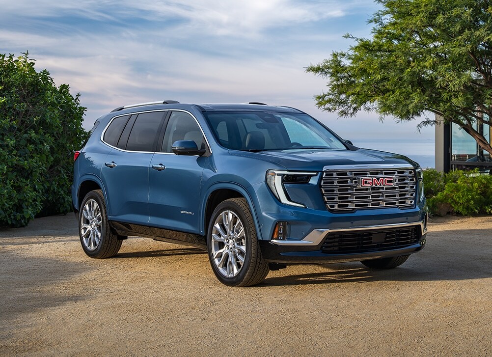 2025 GMC Acadia front/side exterior view