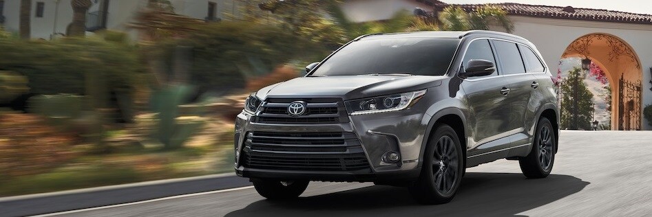 2019 Toyota Highlander Driving