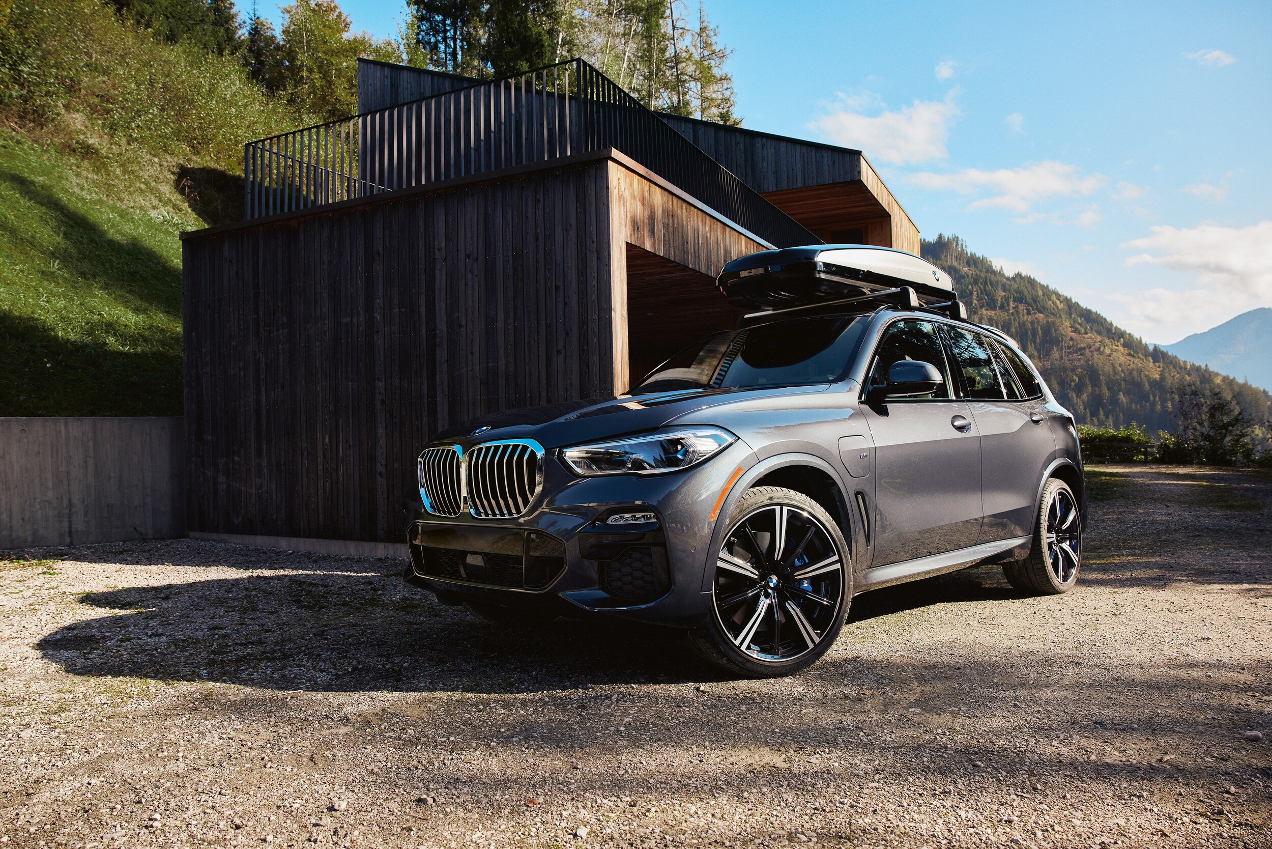 2022-BMW-X5-M50i-SUV-L02 (1).jpg