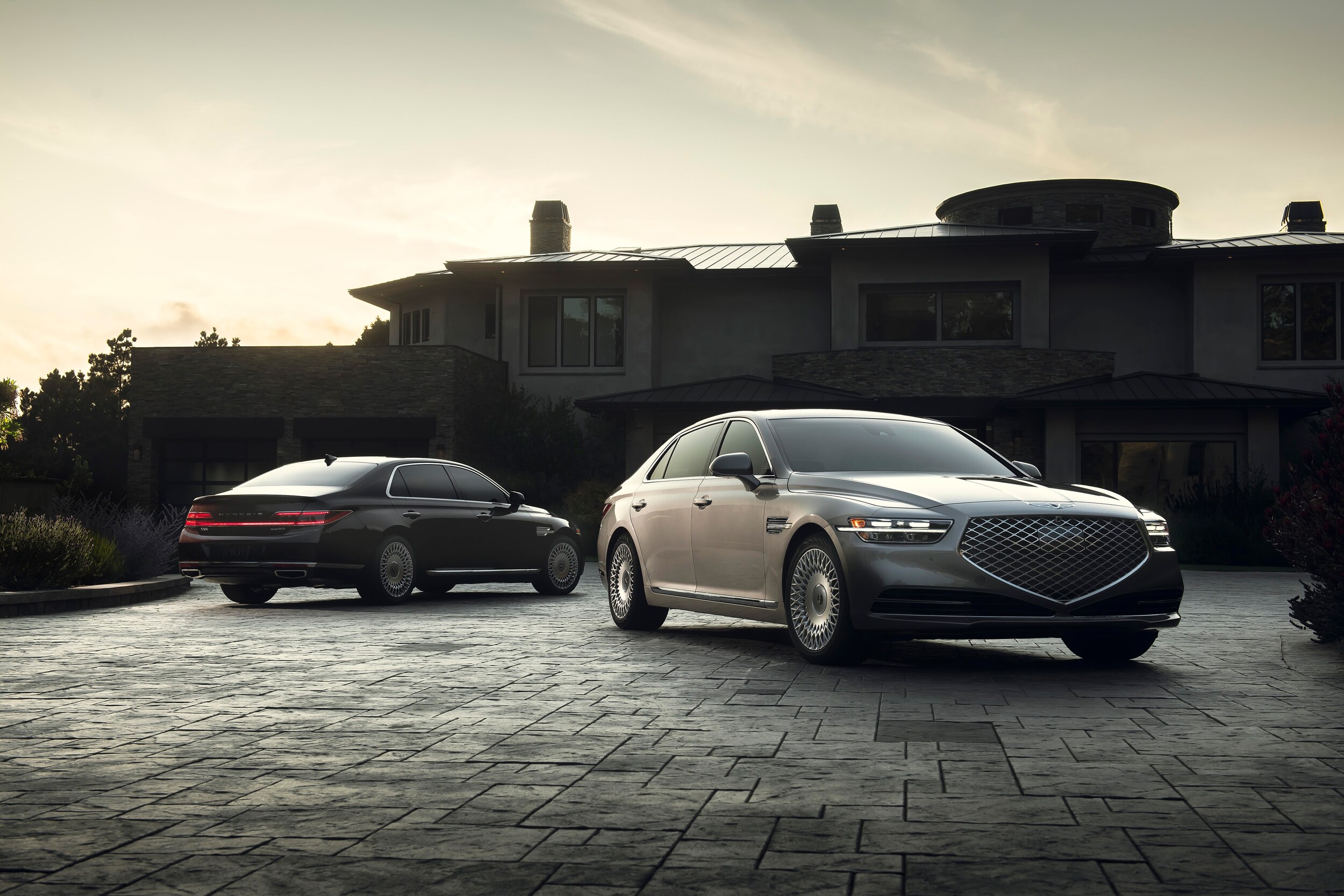 2021-Genesis-G90-5.0-Sedan-L07.jpg