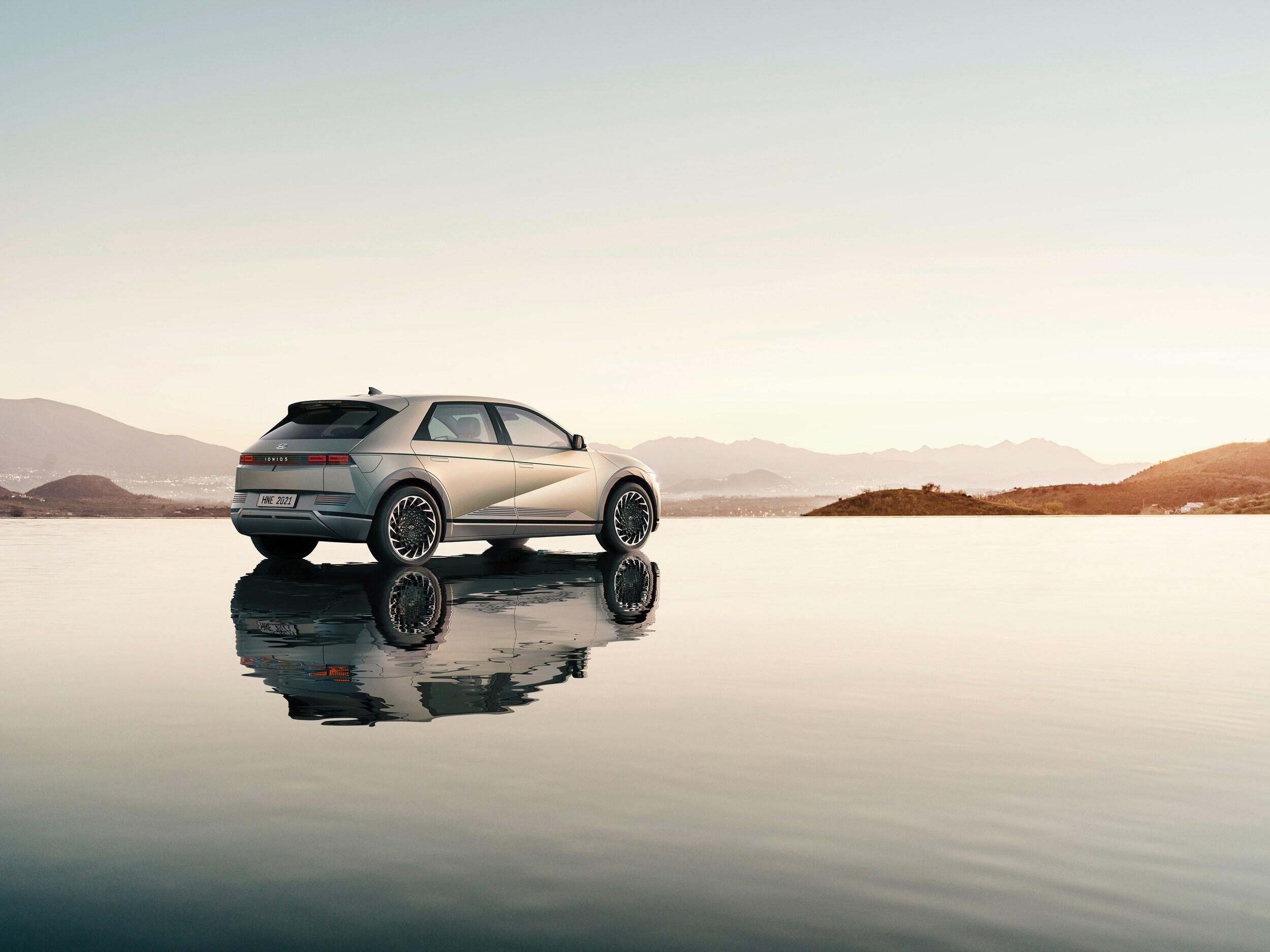 2022-Hyundai-IONIQ5-Limited-SUV-L05.jpg