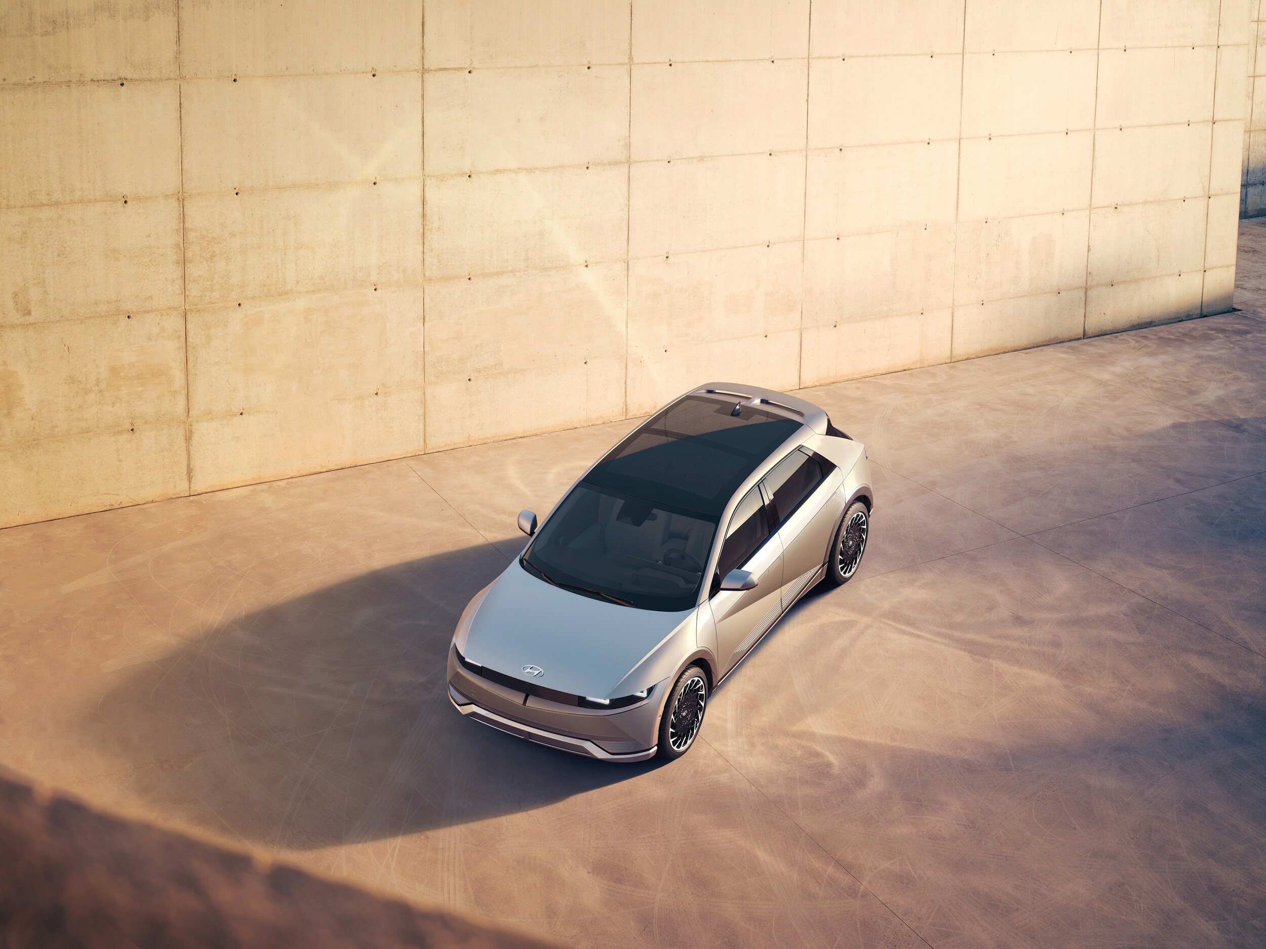 2022-Hyundai-IONIQ5-Limited-SUV-L12.jpg