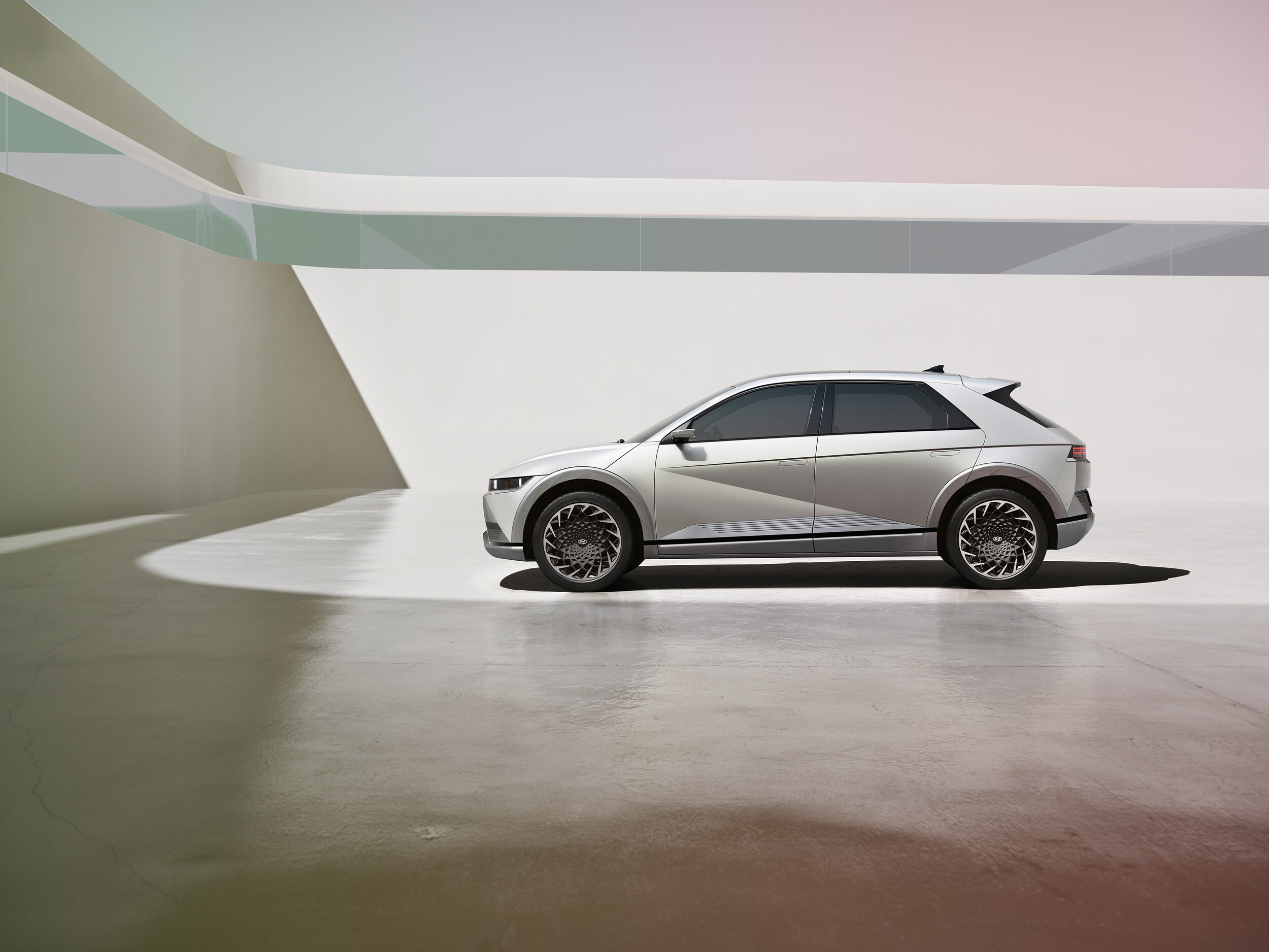 2022-Hyundai-IONIQ5-Limited-SUV-L03.jpg