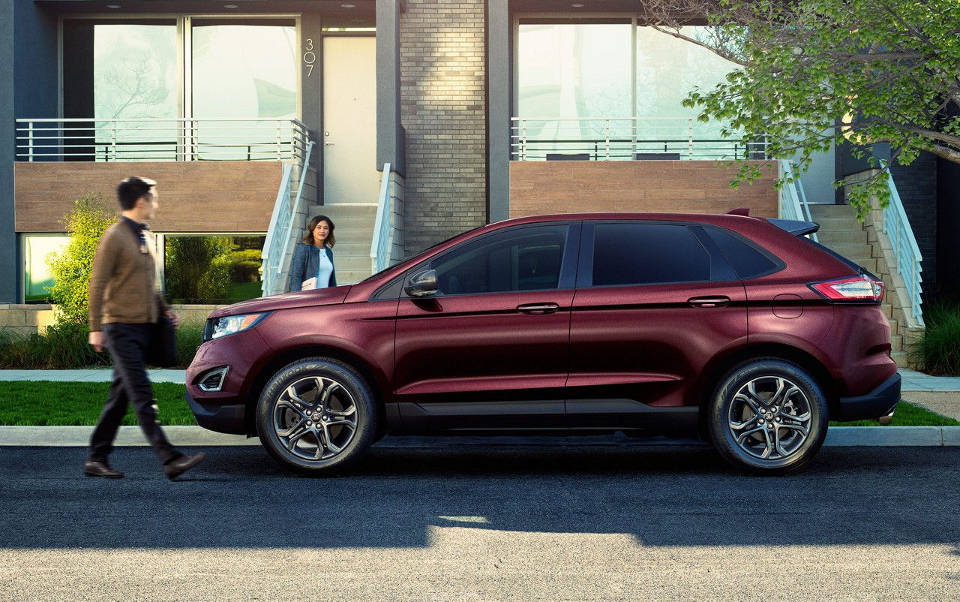 2018 Ford Edge A man and woman walking towards a 2018 Ford Edge