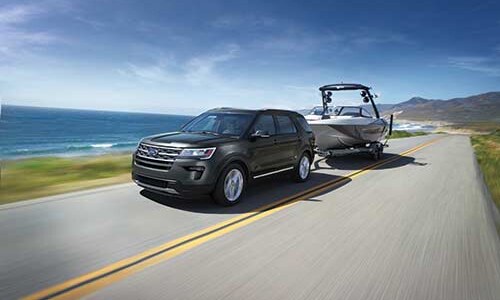 2019 Ford Explorer 2019 Ford Explorer towing boat near lake