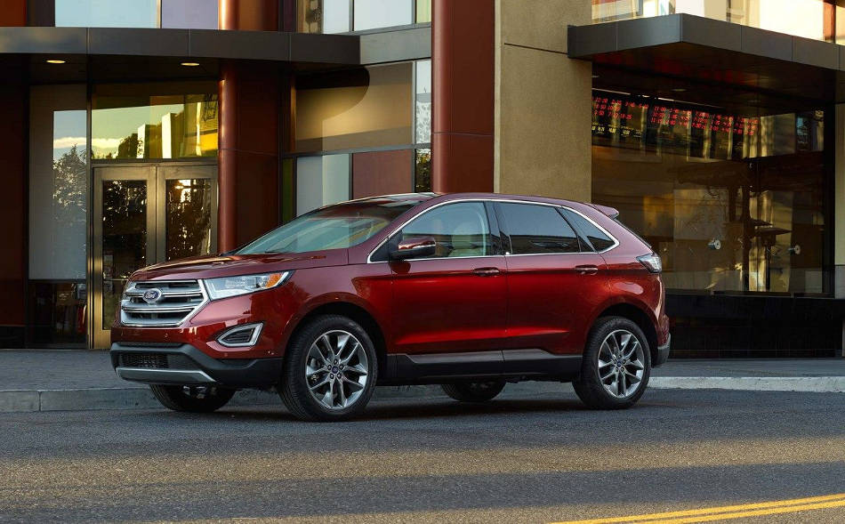 2018 Ford Edge A red 2018 Ford Edge parked on the street