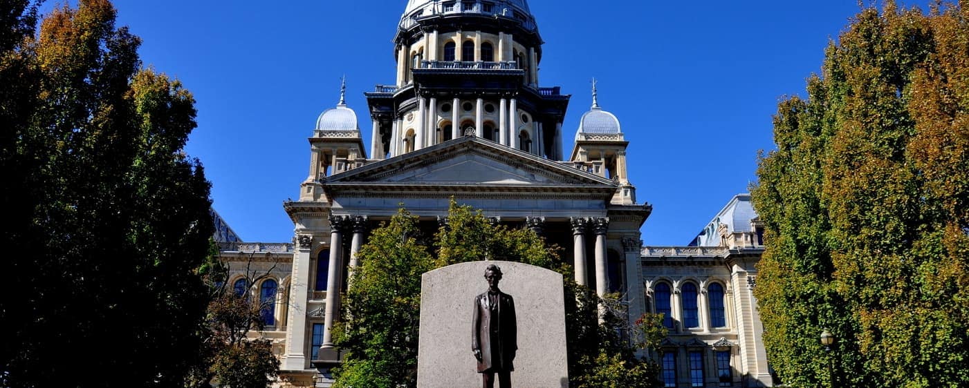 Springfield IL state house with lincoln