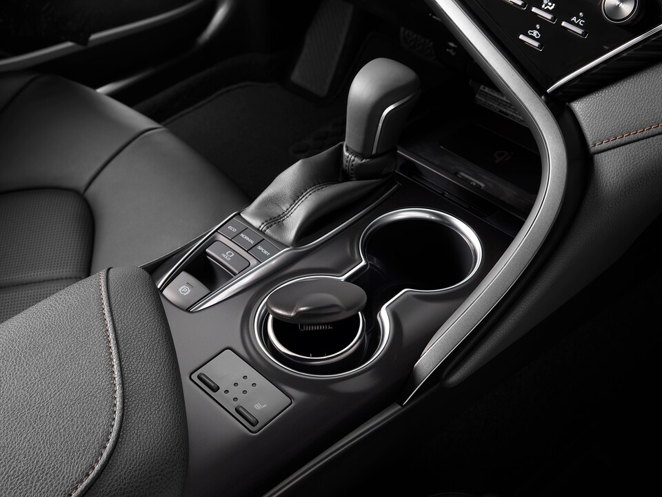 2019-Toyota-Camry-Interior-01.png