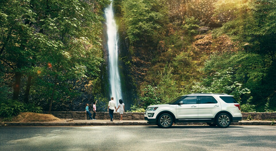 2016-Ford-Explorer-Platinum-Crossover-L01.png