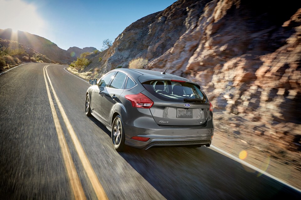2016-Ford-Focus-S-Hatchback-L01 (1).png