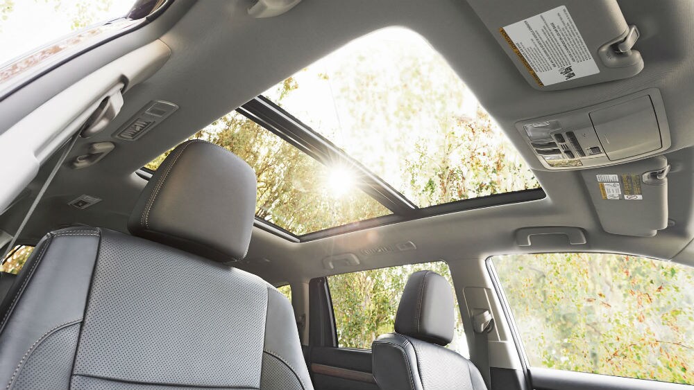 Sunroof in the Toyota Highlander in Springfield, IL Green Toyota