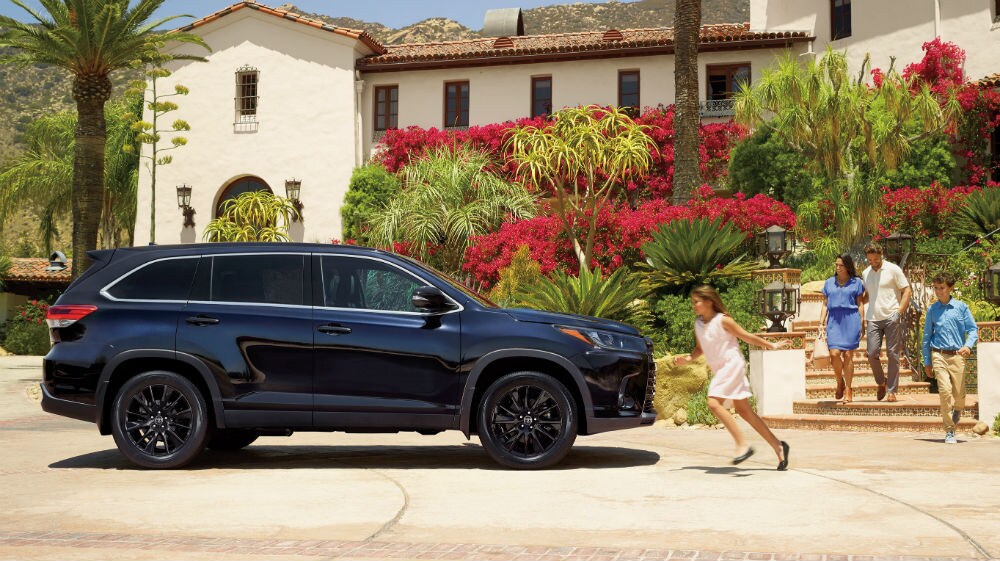 Safety features Toyota Highlander in Springfield, IL Green Toyota