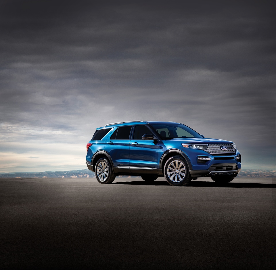 2020-Ford-Exporer-ST-SUV-L02.png blue Ford Explorer
SUV parked on an empty lot, with blank space and a grey sky