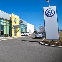 Park Avenue Volkswagen, Façade du bâtiment.