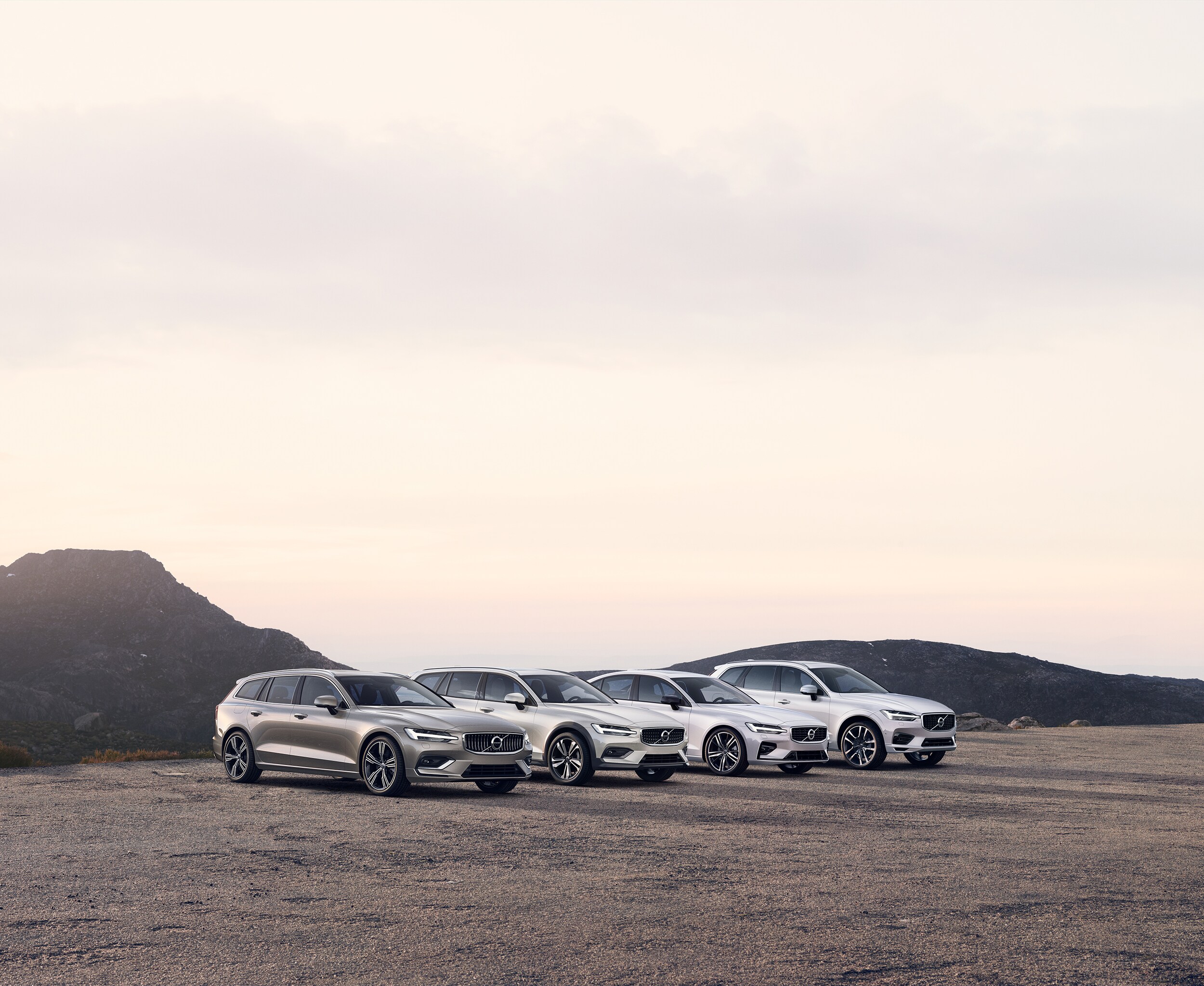 2019-Volvo-Lineup-L06.jpg