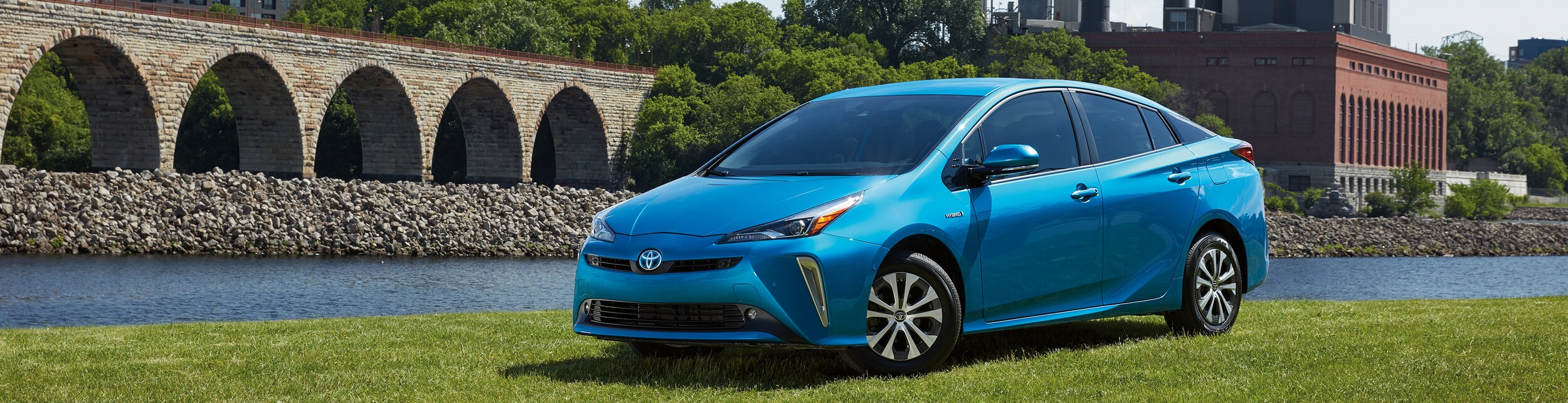 2022-Toyota-Prius-XLEAWDe-Hatchback-L02.png