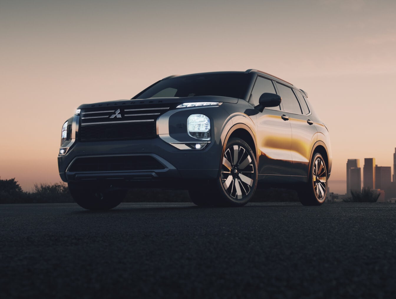 Mitsubishi Outlander vs. Toyota Highlander: Safety
