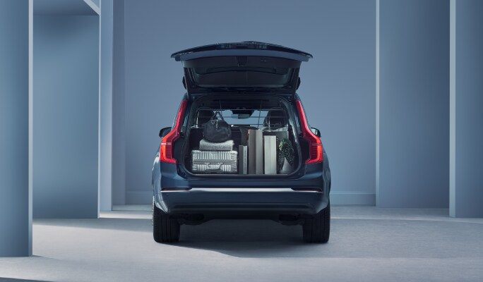 Volvo XC90 vs. Audi Q7 Dimensions & Capacities