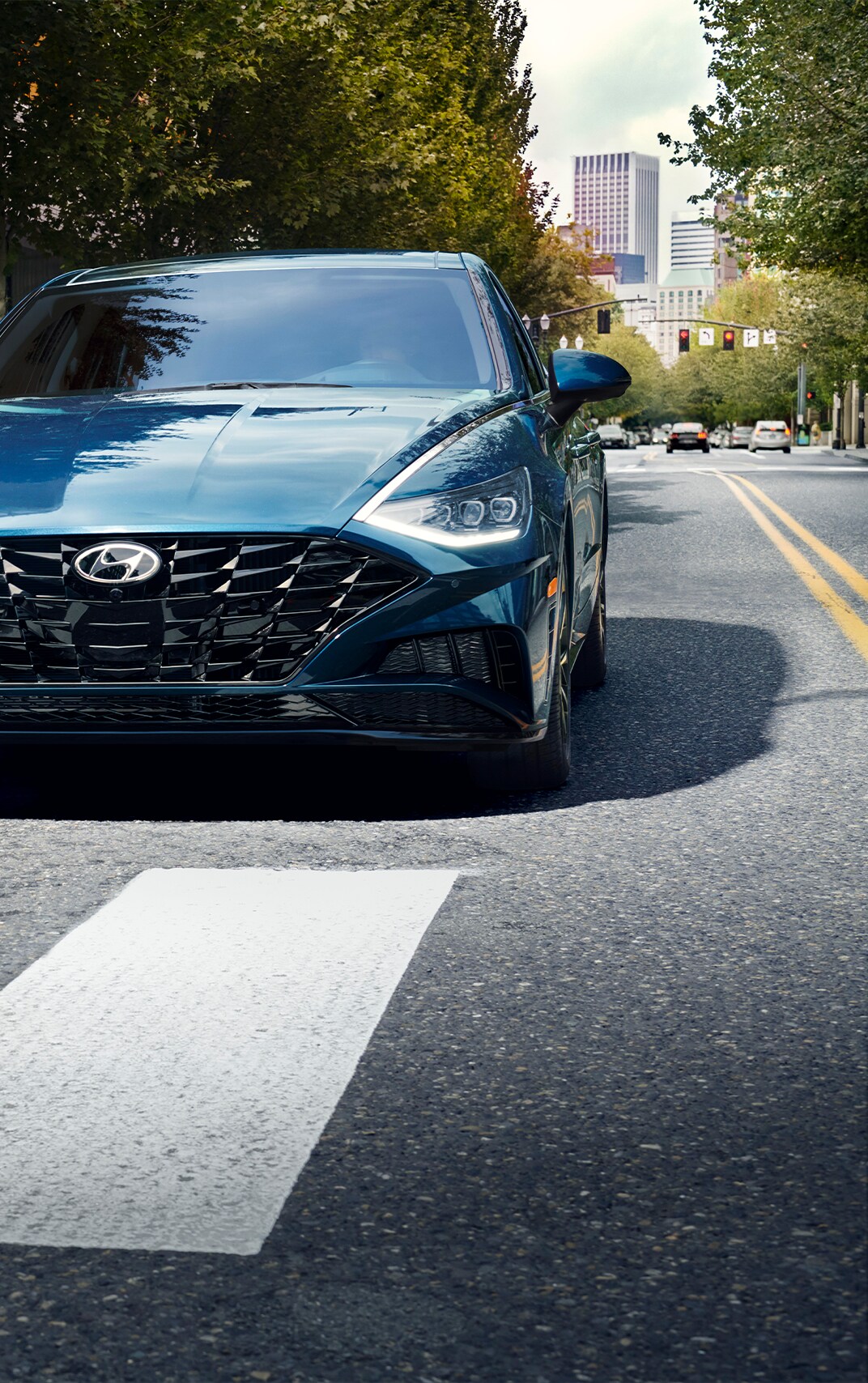 Haddad Hyundai Dealership near Great Barrington, MA | Blue 2022 Hyundai Sonata stopped at a red light in the street