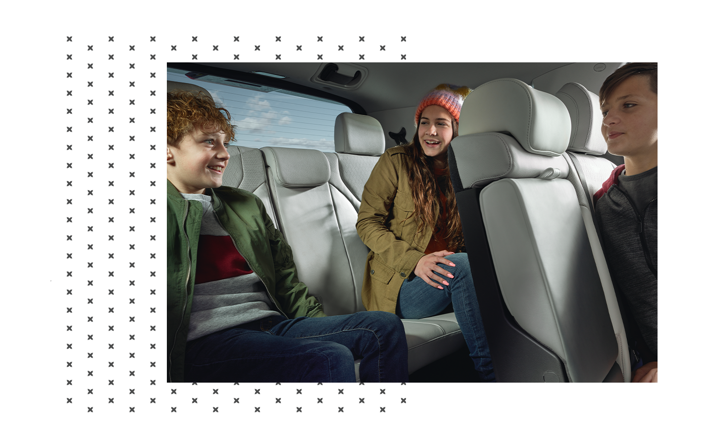 2023 Hyundai Palisade vs. 2023 Chevrolet Traverse at Haddad Hyundai | Children sitting in the third and second row seats of a 2023 Hyundai Palisade