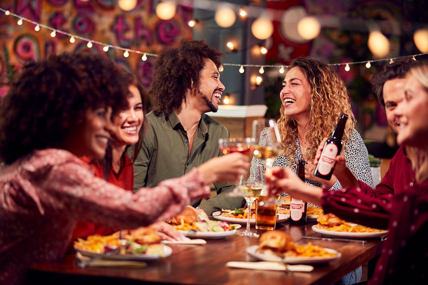 Haddad Hyundai Dealership near Williamstown, MA | Group of friends enjoying food and drinks at a restaurant