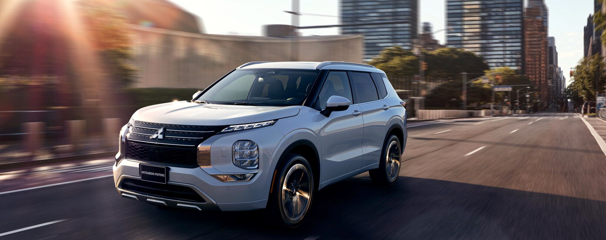 2025-Mitsubishi-Outlander-ES-SUV.L02-2000x795.jpg