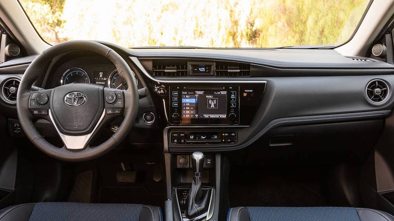2019 Toyota Corolla interior.jpg