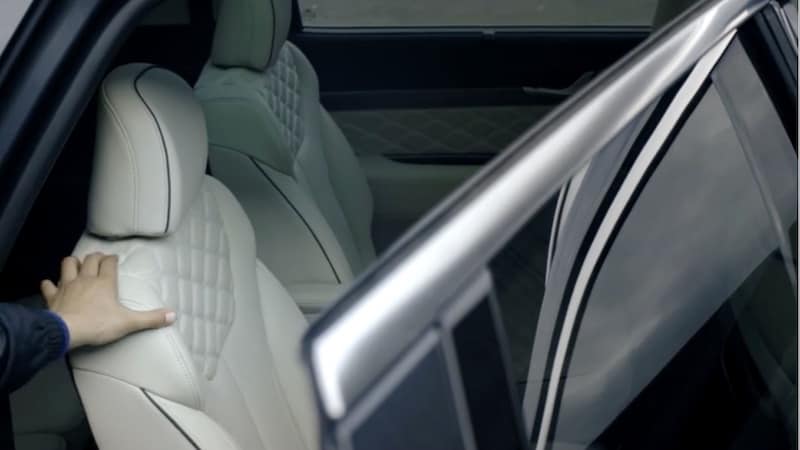 2020 Hyundai Palisade one-touch 2nd-row seat access