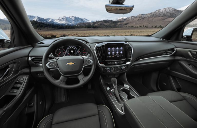 2023 Chevy Traverse Front Interior 768x500_oem.jpg