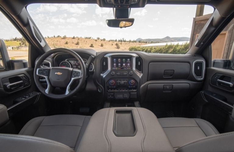2022 Chevy Silverado 3500HD Front Interior 768x500_oem.jpg