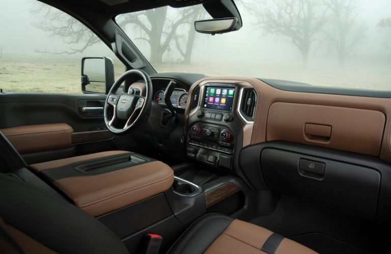 2022 Chevy Silverado 2500HD Front Interior 768x500_oem.jpg