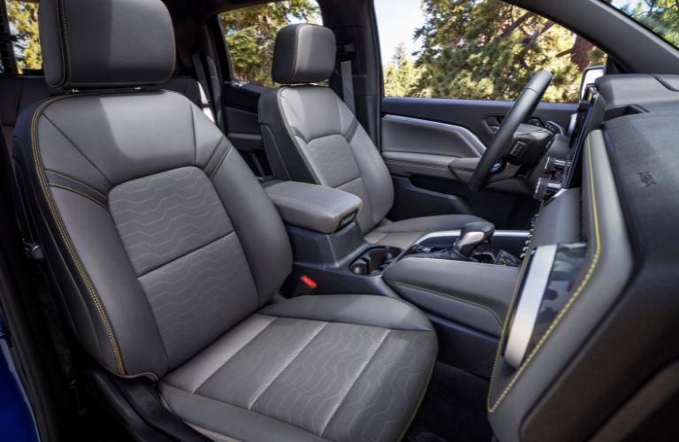 _2023 Chevy Colorado Front Seats 768x500_oem.jpg