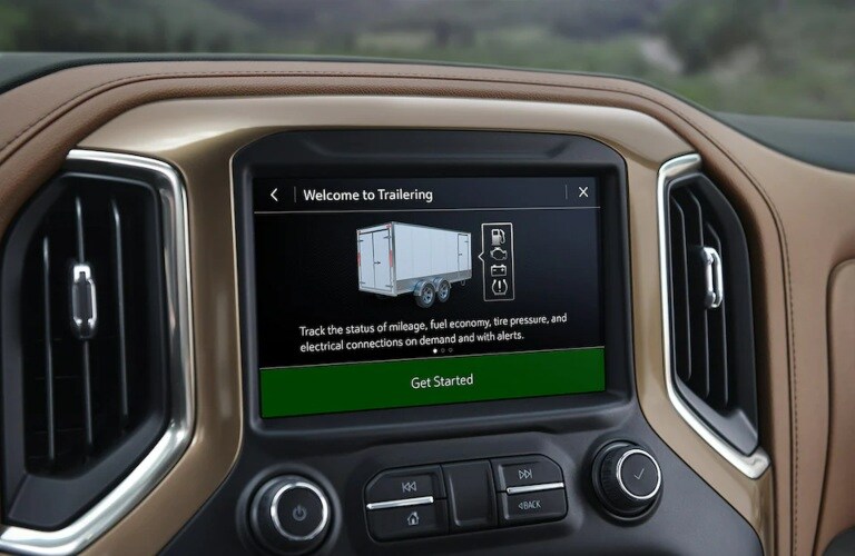 2022 Chevy Silverado 1500 trailering features on infotainment display_o.jpg 2022 Chevy Silverado 1500 trailering features on infotainment display