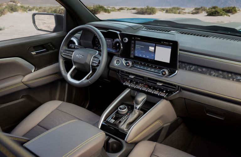 _2023 Chevy Colorado Front Interior 768x500_oem.jpg