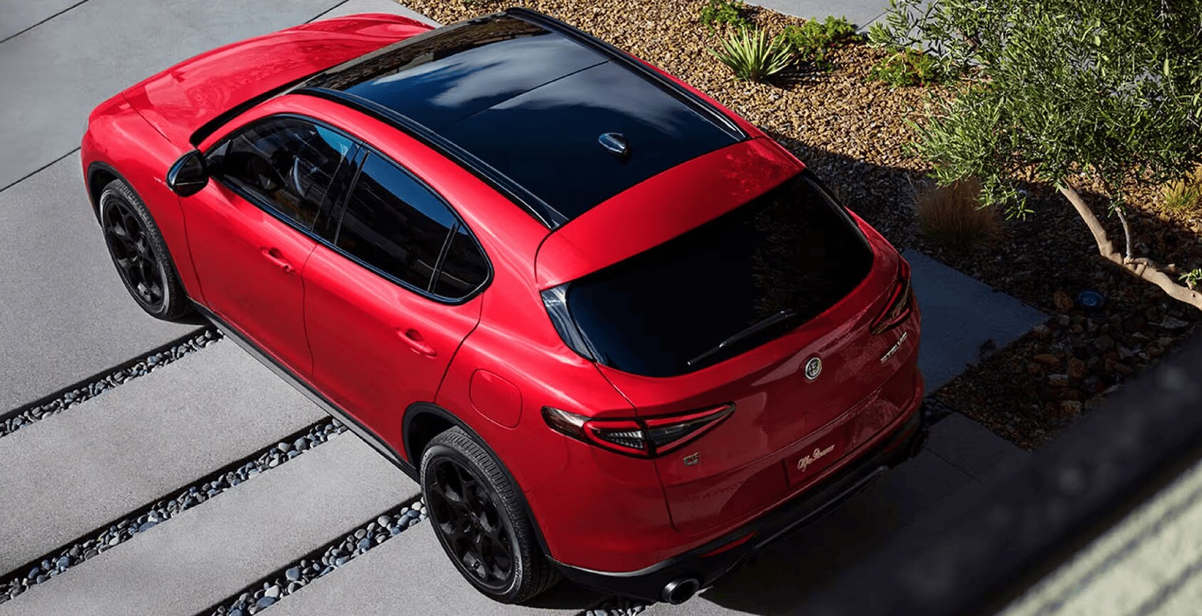 2024_Alfa_Romeo_Stelvio_red_exterior.PNG