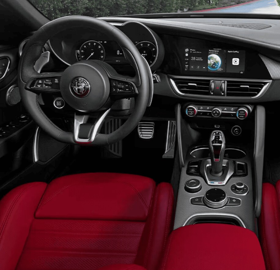 2024_Alfa_Romeo_Giulia_interior.PNG