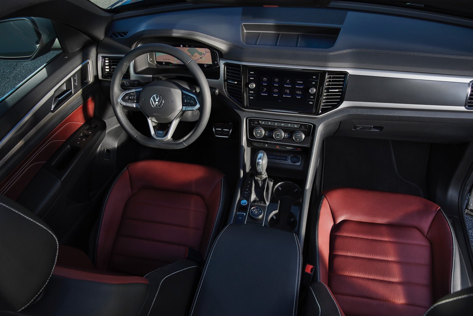 AtlasCrossSport_Interior_FrontDash.jpg