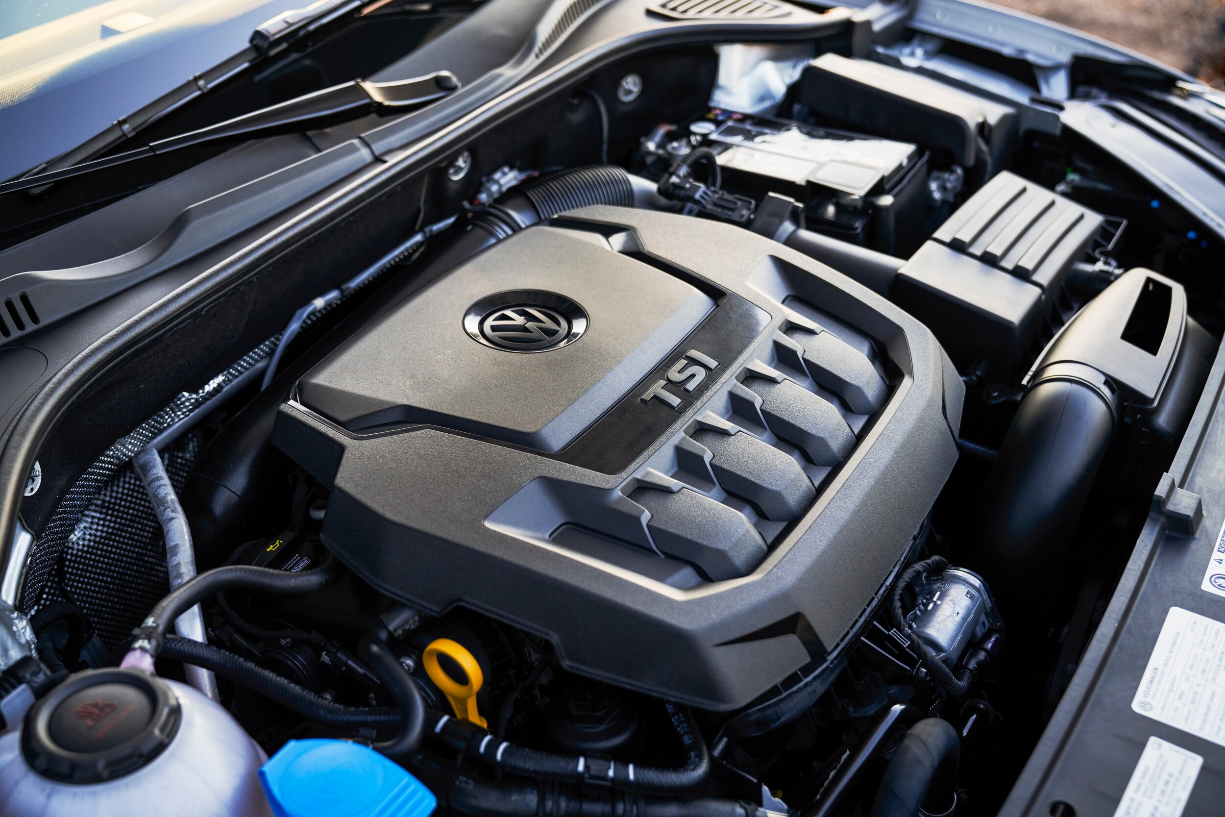 2020-Passat-engine.jpg