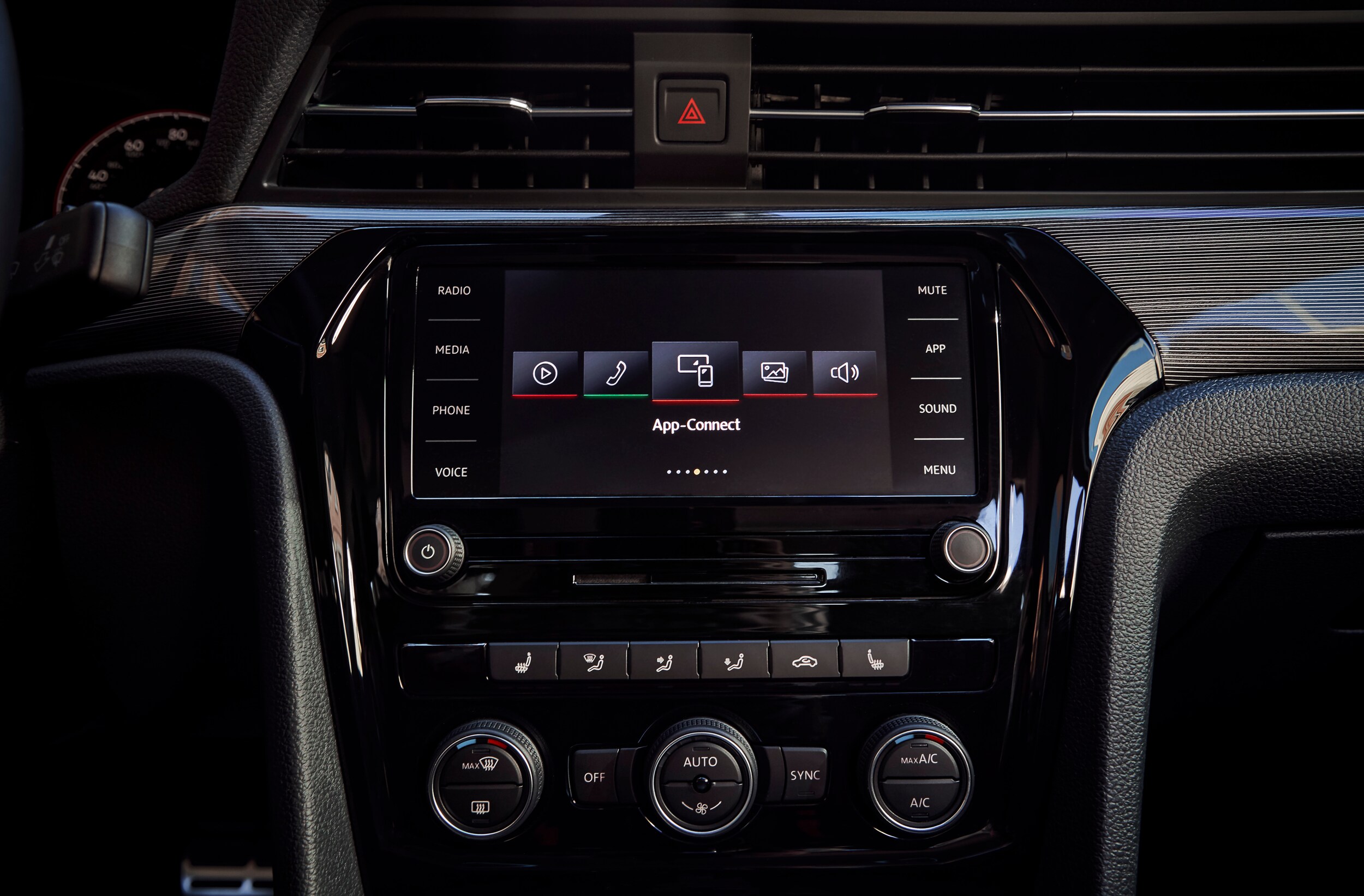 2020-Passat-dashboard.jpg