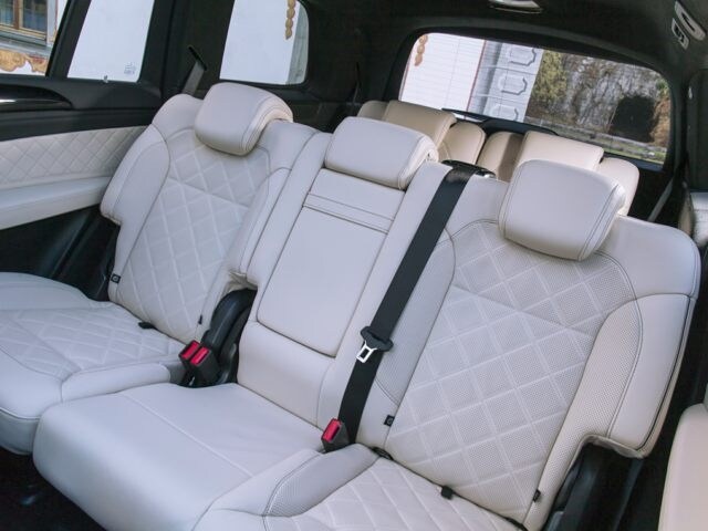 2017_Mercedes-Benz_GLS_rear_seat.jpg