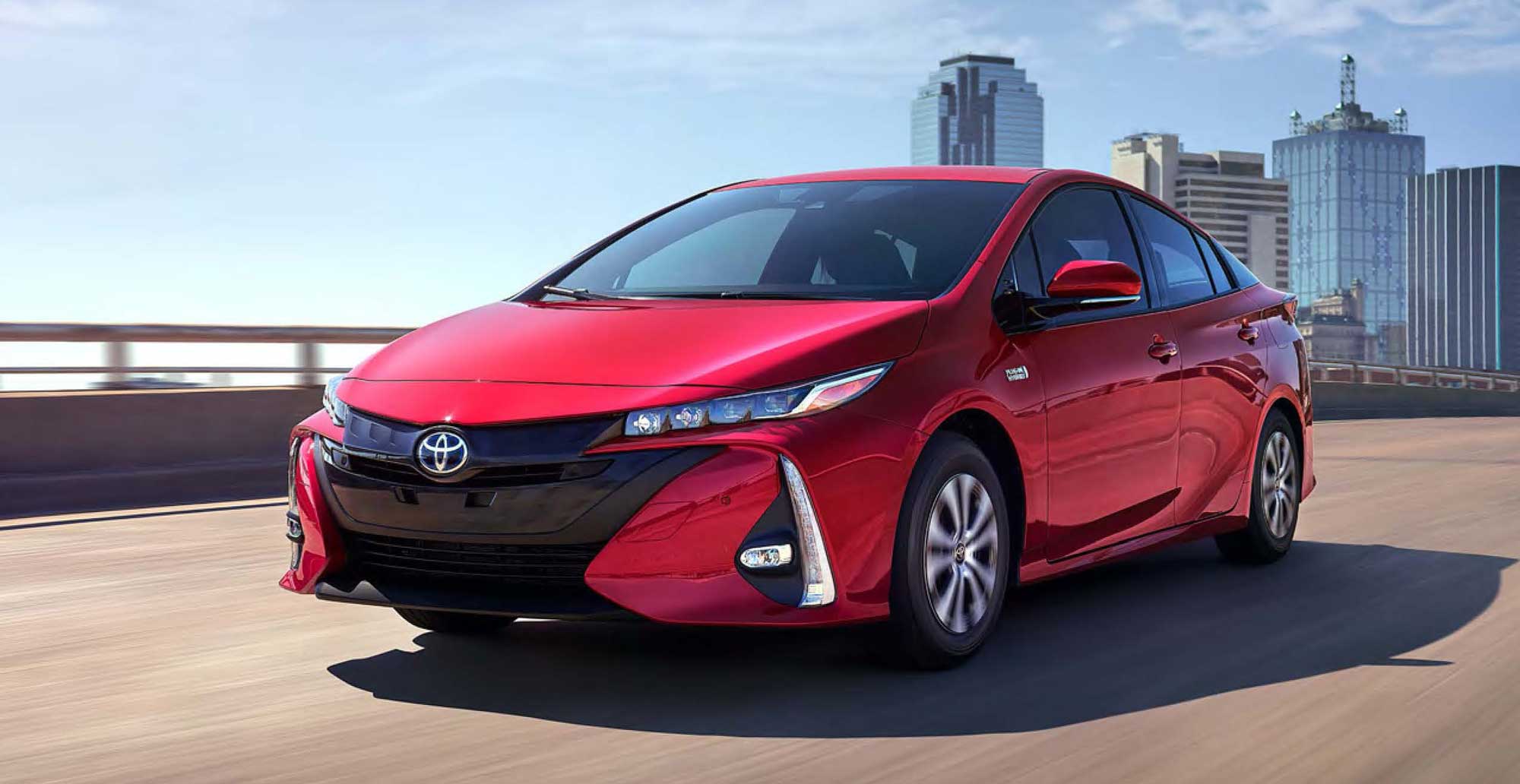 21-prius-brochure-en_Page_03.jpg