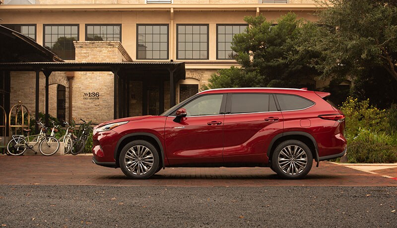 2020_Toyota_Highlander_Platinum_Hybrid_AWD_Ruby-Flare-Pearl_004.jpg
